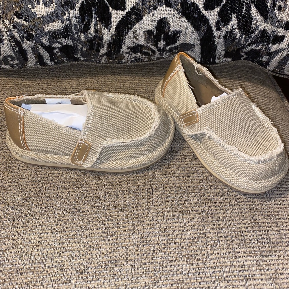 SOLD Children’s Place Tan Canvas Slip Ons Sz 5